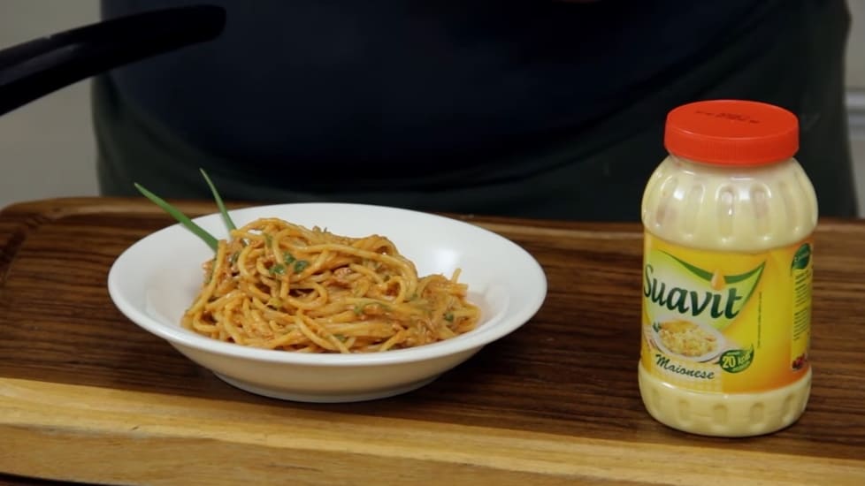Espaguete de atum, pronto para ser servido